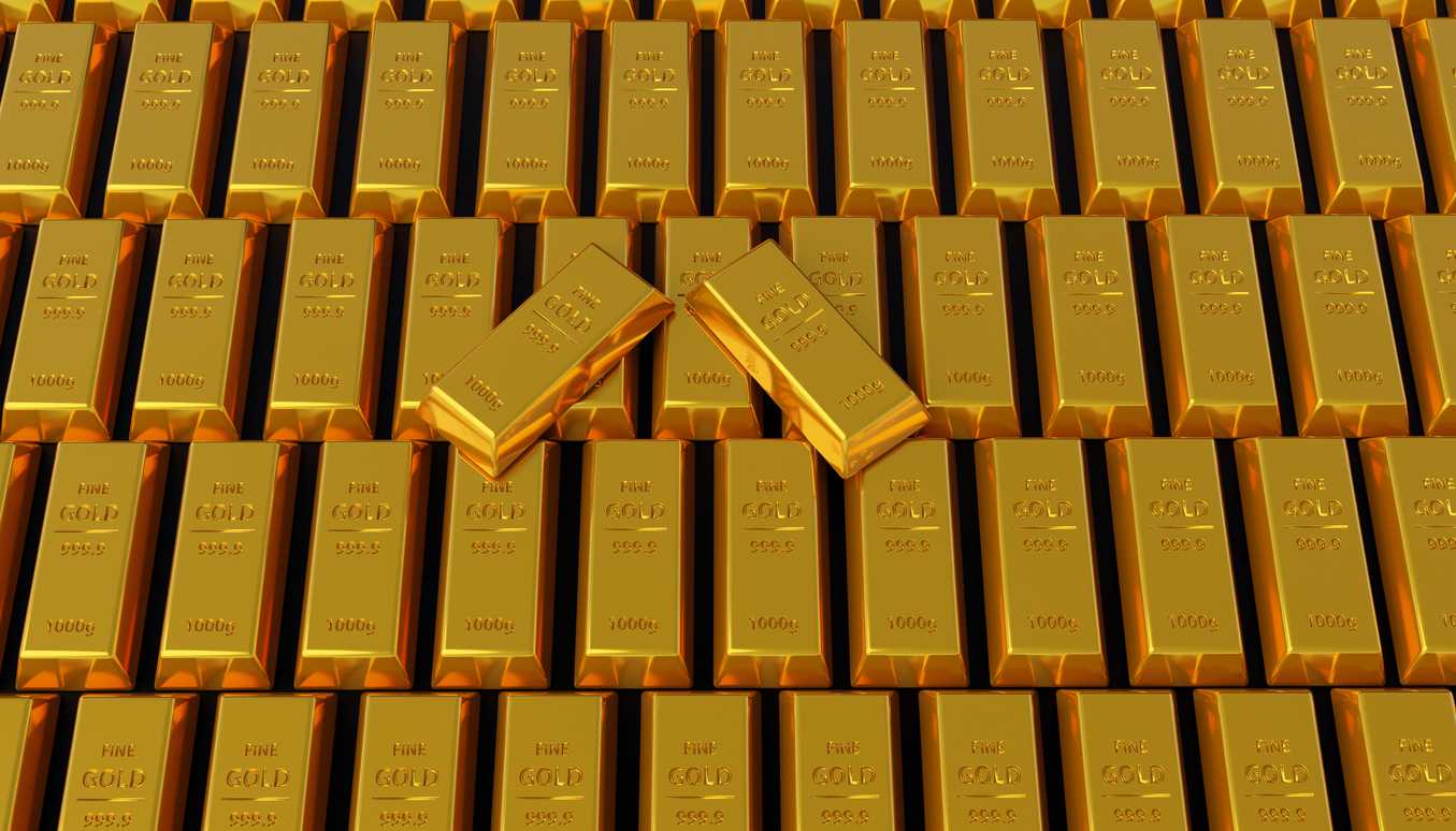 Gold gains as oil slide cools some inflation concerns