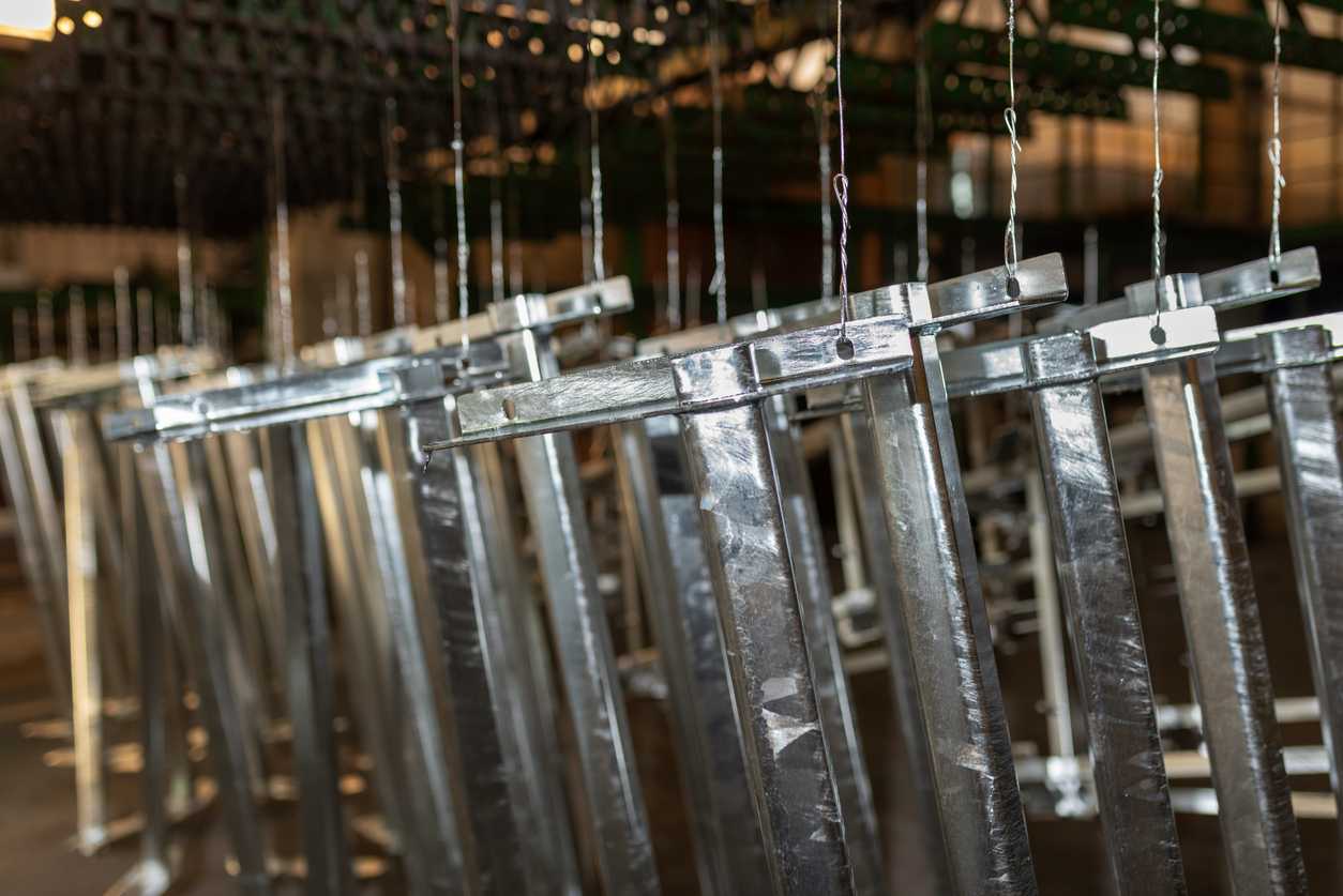 Zinc hits highest in nearly a month on supply fears